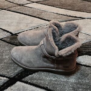 UGG ELISA GRAY SUEDE GENUINE SHEEPSHIN ANKLE BOOTS SIZE 9